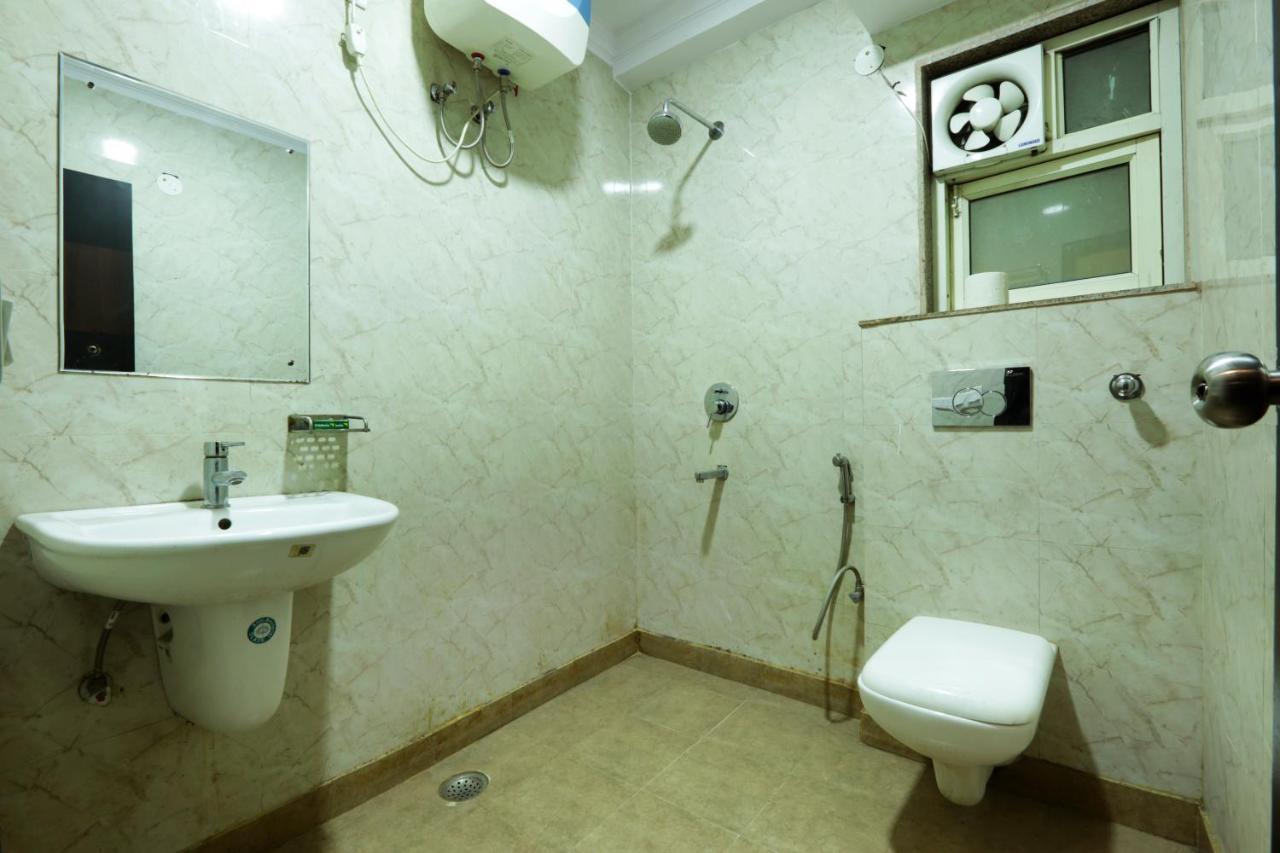Hotel Classic New Delhi Exterior photo