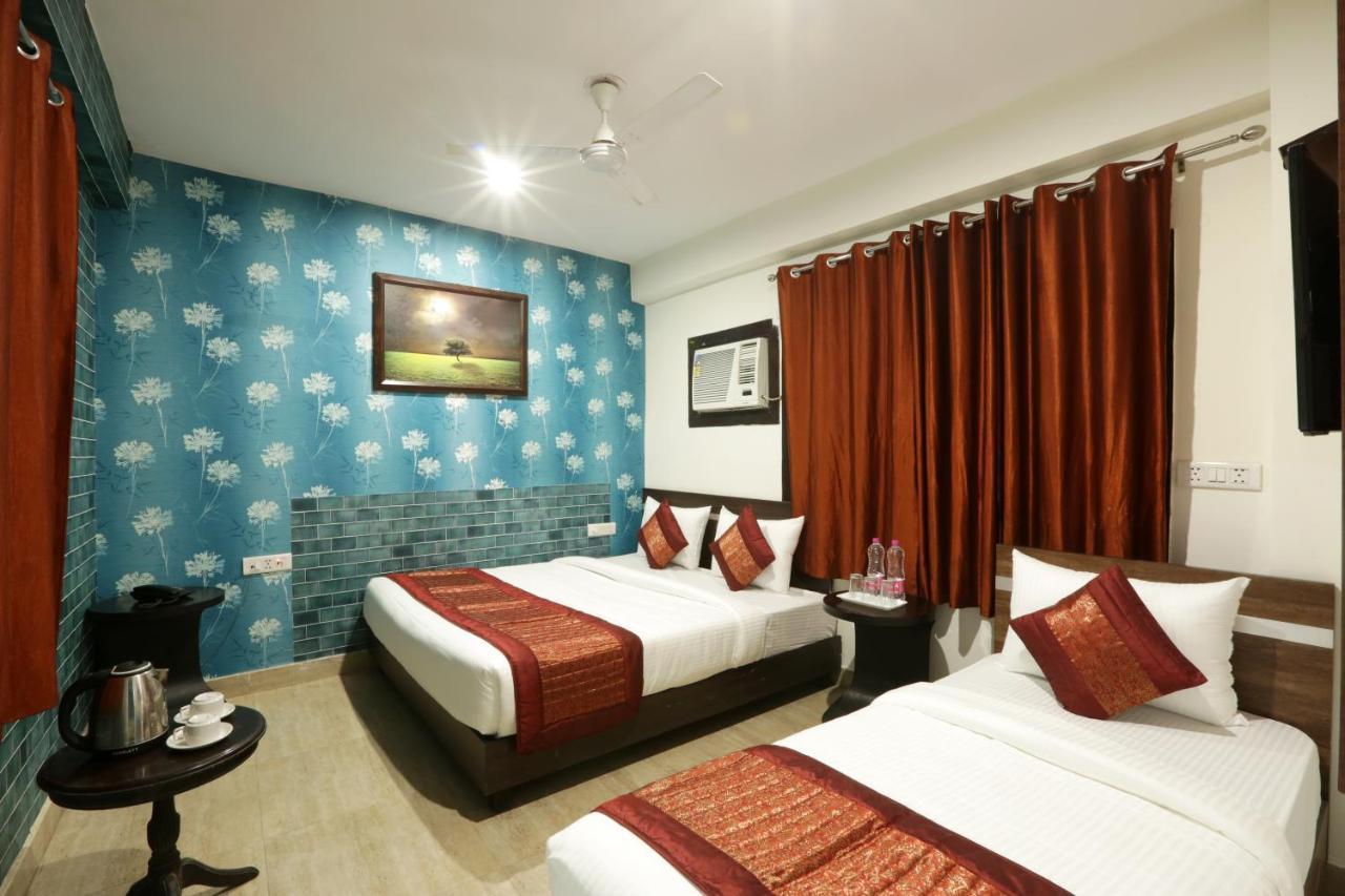 Hotel Classic New Delhi Exterior photo