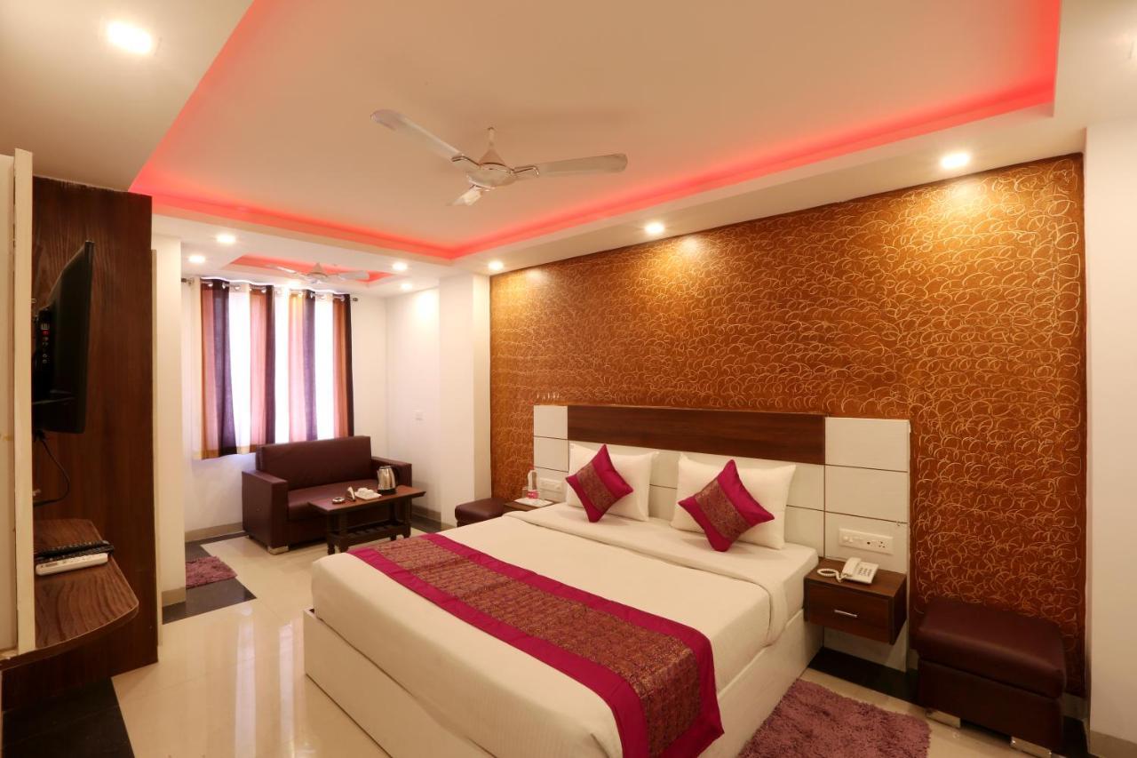 Hotel Classic New Delhi Exterior photo