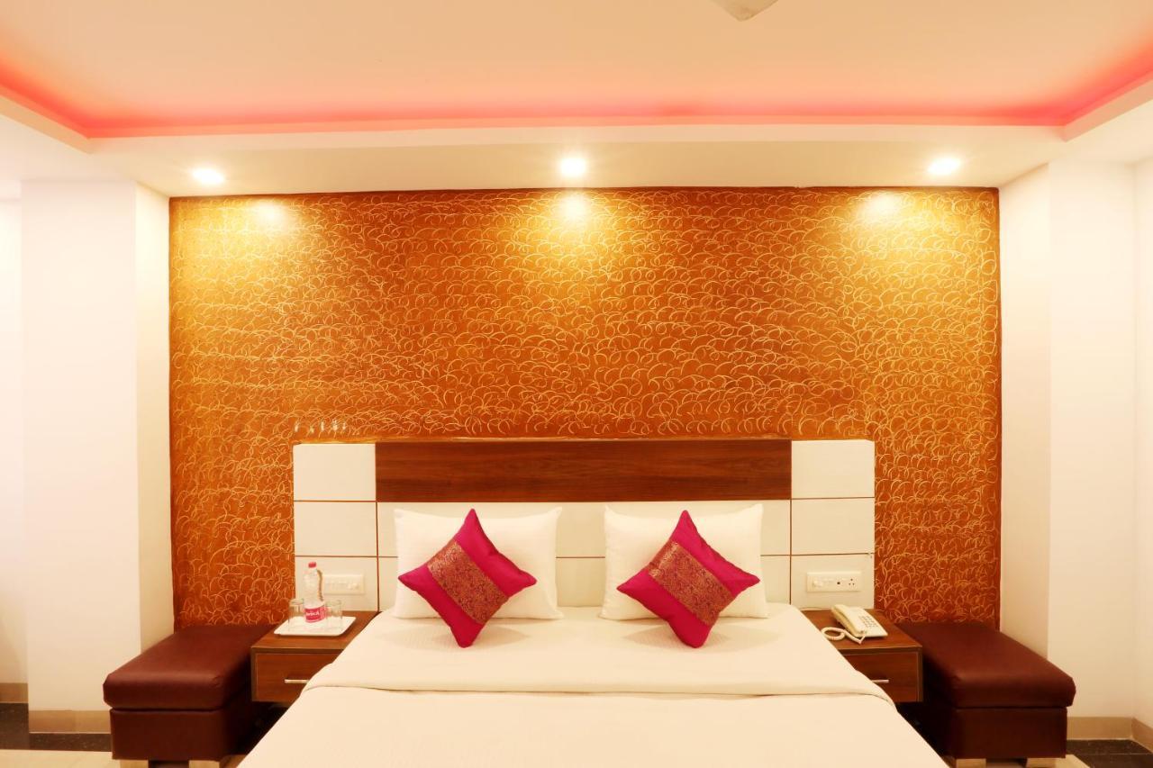 Hotel Classic New Delhi Exterior photo