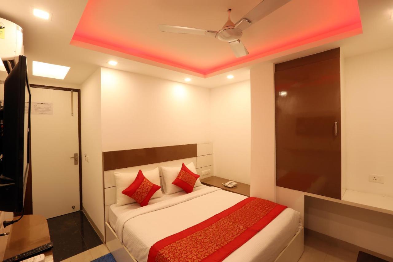 Hotel Classic New Delhi Exterior photo