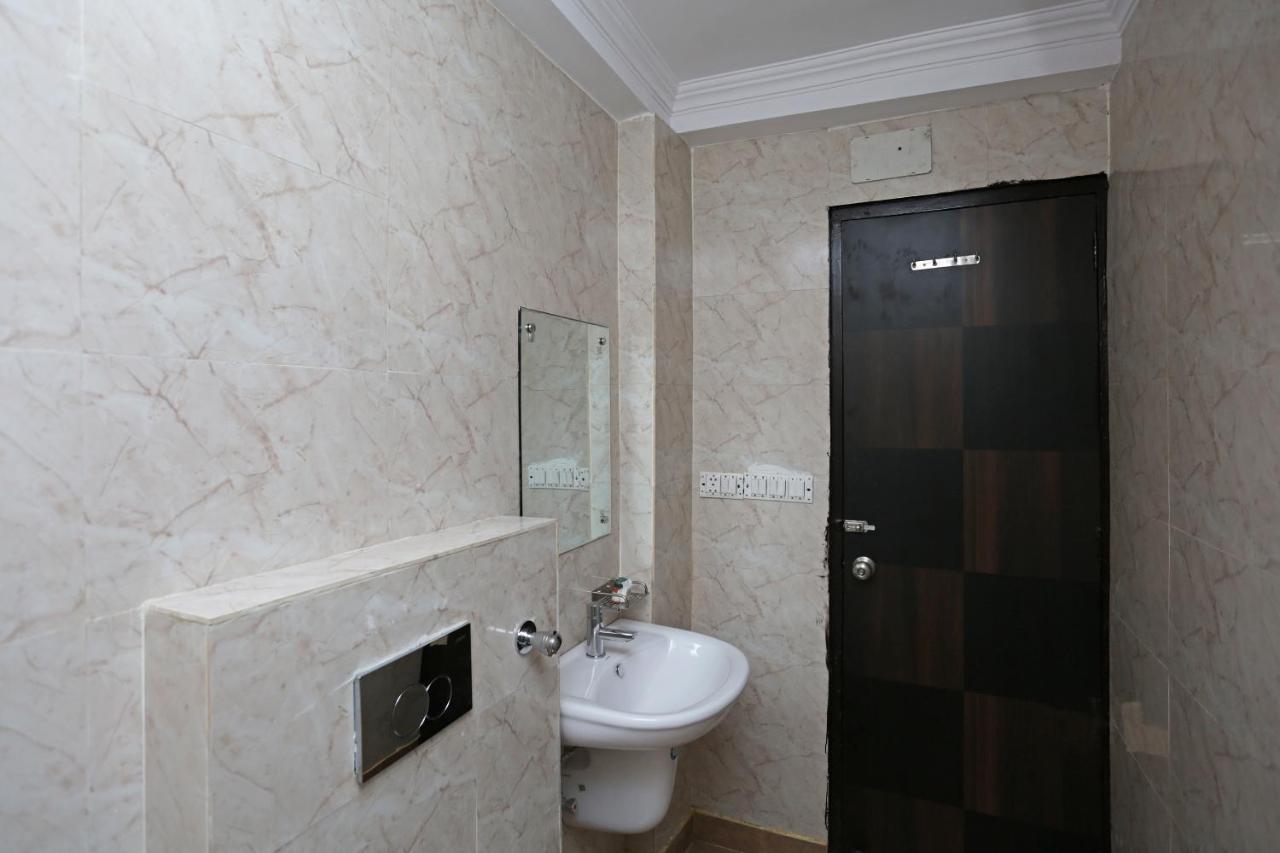 Hotel Classic New Delhi Exterior photo